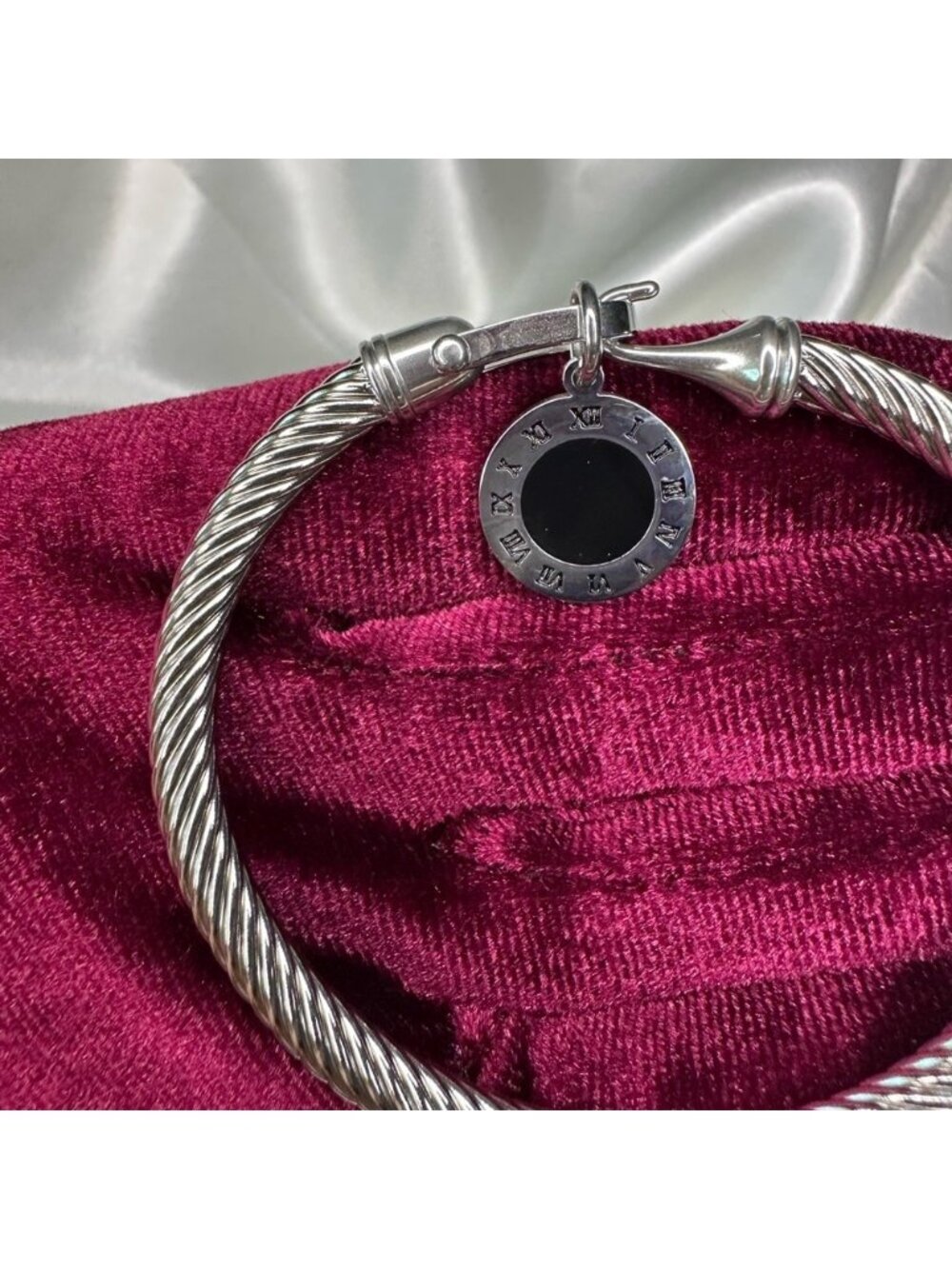 Luxury | high quality | fashionable |Silver Bracelet with Black Charm - Picture 7 of 8
